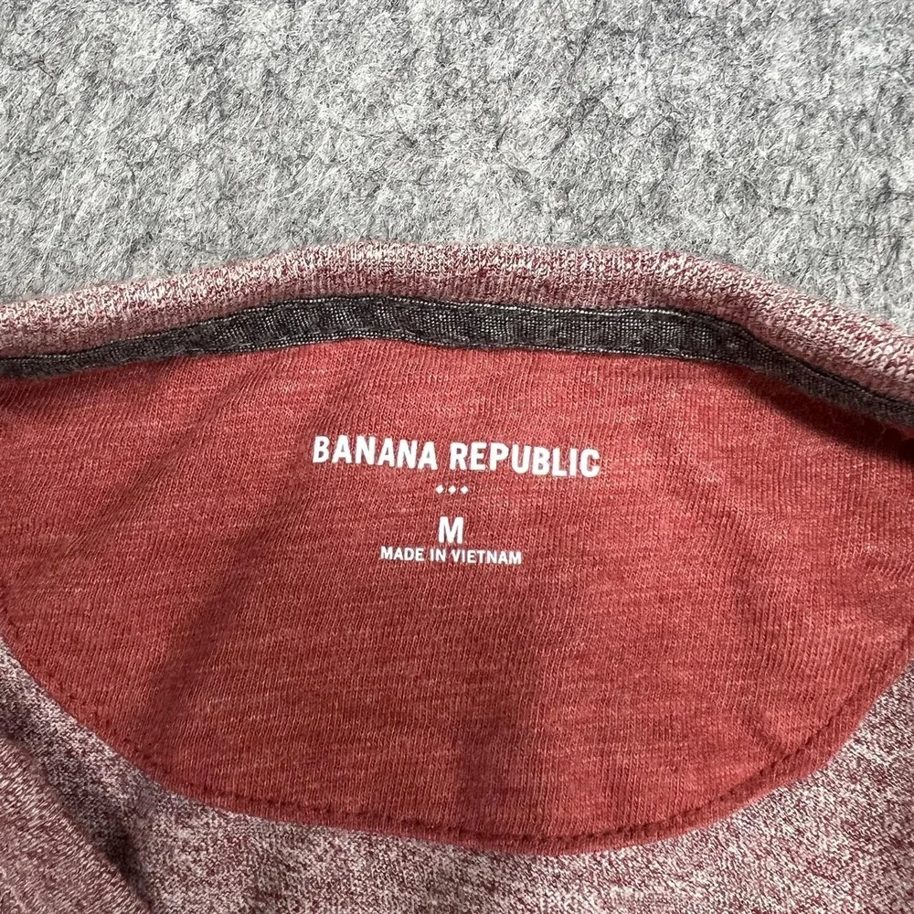 Banana Republic Shirt Mens M Red Colorblock Long Sleeve Henley Jersey Knit Tee